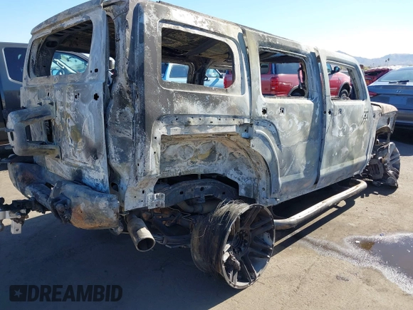 2008 Hummer H3 SUV Alpha with VIN 5GTEN13L288107673, listed as a IAAI auction lot 41271695 with 1 mi miles. Bid and sale history available at carsss.com. Image 4.