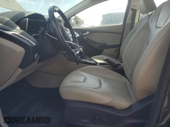 2016 Ford Focus Electric z VIN 1FADP3R49GL230588, wystawiony jako Copart lot #48019985 z przebiegiem 54 197 mil mil oraz Szkody całkowita. Historia ofert i sprzedaży dostępna na DreamBid. Obrazek 7.