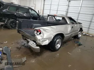 1998 GMC Sonoma with VIN 1GTCS1441WK514799, listed as a Copart auction lot 76275224 with Not Provided miles and Non Repairable. Bid and sale history available at carsss.com. Image 3.