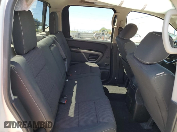 2015 Nissan Titan Pro-4X z VIN 1N6AA0EC9FN512658, wystawiony jako Copart lot #68066964 z przebiegiem 131 026 mil mil oraz Szkoda całkowita • Salvage title. Historia ofert i sprzedaży dostępna na DreamBid. Obrazek 10.