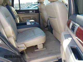 2005 Lincoln Navigator Luxury with VIN 5LMFU27535LJ04900, listed as a IAAI auction lot 42050316 with 293,904 mi miles. Bid and sale history available at carsss.com. Image 8.