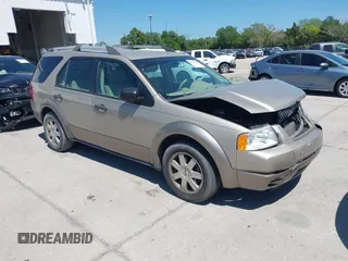 2005 Ford Freestyle SE z VIN 1FMZK01115GA63370, wystawiony jako IAAI lot #41882239 z przebiegiem 139 257 mil mil oraz . Historia ofert i sprzedaży dostępna na DreamBid. Obrazek 1.