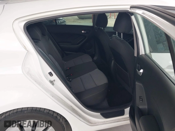2016 Kia Forte LX z VIN KNAFK5A88G5547968, wystawiony jako IAAI lot #42137266 z przebiegiem 81 480 mil mil oraz . Historia ofert i sprzedaży dostępna na DreamBid. Obrazek 8.