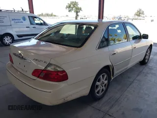 2003 Toyota Avalon XL z VIN 4T1BF28B03U307816, wystawiony jako IAAI lot #42313586 z przebiegiem 199 393 mil mil oraz . Historia ofert i sprzedaży dostępna na DreamBid. Obrazek 4.