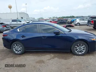 2023 Mazda 3 S z VIN 3MZBPAAM2PM361827, wystawiony jako IAAI lot #42389609 z przebiegiem 17 697 mil mil oraz . Historia ofert i sprzedaży dostępna na DreamBid. Obrazek 13.