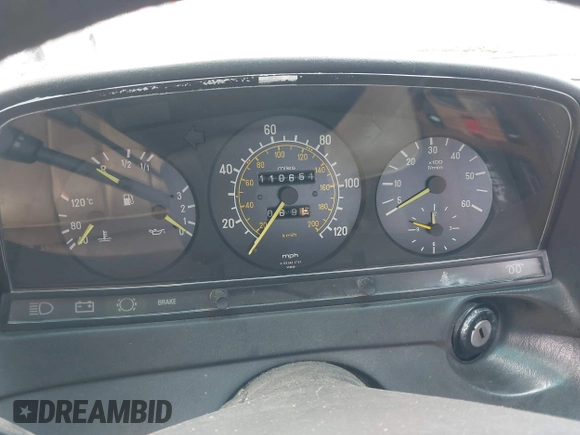 1985 Mercedes-Benz 300 with VIN WDBAB33C5FA233413, listed as a IAAI auction lot 41933343 with 110,651 mi miles and . Bid and sale history available at DreamBid. Image 7.