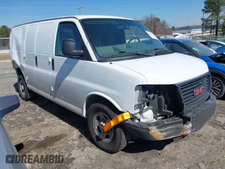 2005 GMC Savana Cargo Van with VIN 1GTFG15X451230398, listed as a IAAI auction lot 41666945 with 251,720 mi miles. Bid and sale history available at carsss.com. Image 1.