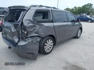 2017 Toyota Sienna XLE z VIN 5TDDZ3DC6HS147381, wystawiony jako IAAI lot #42340349 z przebiegiem 137 246 mil mil oraz . Historia ofert i sprzedaży dostępna na DreamBid. Obrazek 4.