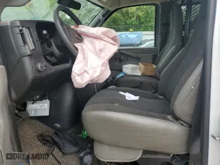 2019 GMC Savana Cargo Van with VIN 1GTW7AFG4K1372132, listed as a Copart auction lot 70141634 with 0 mi miles and Salvage Title. Bid and sale history available at carsss.com. Image 7.