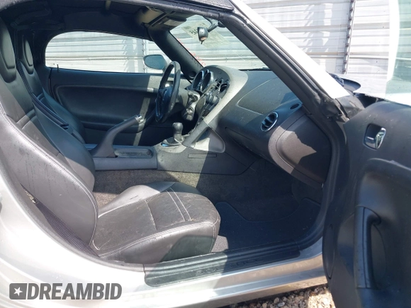 2006 Pontiac Solstice z VIN 1G2MB33B36Y000714, wystawiony jako IAAI lot #42125345 z przebiegiem 101 845 mil mil oraz . Historia ofert i sprzedaży dostępna na DreamBid. Obrazek 5.