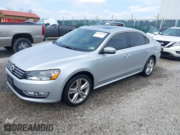 2014 Volkswagen Passat SEL Premium z VIN 1VWCN7A34EC091762, wystawiony jako IAAI lot #41769129 z przebiegiem 106 779 mil mil oraz . Historia ofert i sprzedaży dostępna na DreamBid. Obrazek 17.