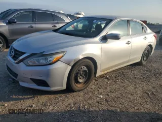 2017 Nissan Altima S z VIN 1N4AL3AP5HN323134, wystawiony jako Copart lot #48739155 z przebiegiem 150 453 mil mil oraz Czysty tytuł • Clean title. Historia ofert i sprzedaży dostępna na DreamBid. Obrazek 1.