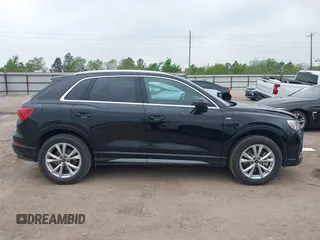 2023 Audi Q3 S line Premium z VIN WA1DECF30P1140909, wystawiony jako IAAI lot #41934943 z przebiegiem 42 947 mil mil oraz . Historia ofert i sprzedaży dostępna na DreamBid. Obrazek 13.