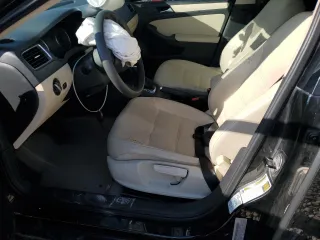 2012 Volkswagen Jetta SE z VIN 3VWDP7AJXCM325248, wystawiony jako Copart lot #49160574 z przebiegiem 77 764 mil mil oraz Szkody całkowita. Historia ofert i sprzedaży dostępna na DreamBid. Obrazek 7.