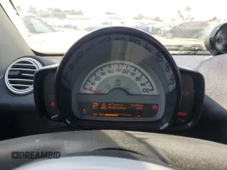 2014 Smart fortwo Passion z VIN WMEEJ9AA0EK788192, wystawiony jako Copart lot #68584984 z przebiegiem Nie podano mil oraz Szkoda całkowita • Salvage title. Historia ofert i sprzedaży dostępna na DreamBid. Obrazek 9.
