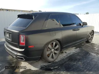 2022 Rolls-Royce Cullinan z VIN SLATV4C02NU214934, wystawiony jako Copart lot #78693434 z przebiegiem 1 444 mil mil oraz Szkoda całkowita • Salvage title. Historia ofert i sprzedaży dostępna na DreamBid. Obrazek 3.