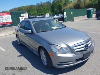2012 Mercedes-Benz E 350 Luxury z VIN WDDHF8JB6CA537413, wystawiony jako IAAI lot #42312462 z przebiegiem 58 362 mil mil oraz . Historia ofert i sprzedaży dostępna na DreamBid. Obrazek 1.