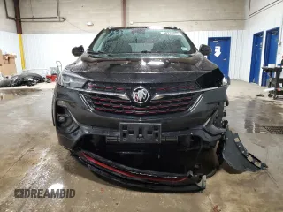 2021 Buick Encore GX Essence z VIN KL4MMGSL8MB138024, wystawiony jako Copart lot #48234935 z przebiegiem 48 960 mil mil oraz Szkoda całkowita • Salvage title. Historia ofert i sprzedaży dostępna na DreamBid. Obrazek 5.