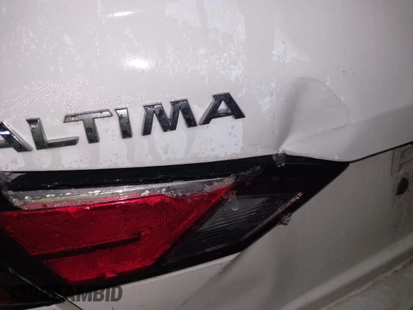 2019 Nissan Altima 2.5 S with VIN 1N4BL4BV1KC129923, listed as a IAAI auction lot 41894444 with 135,159 mi miles. Bid and sale history available at carsss.com. Image 21.