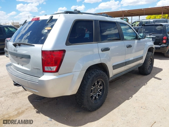 2005 Jeep Grand Cherokee Laredo with VIN 1J4GR48K15C542354, listed as a IAAI auction lot 41940355 with 158,065 mi miles. Bid and sale history available at carsss.com. Image 4.