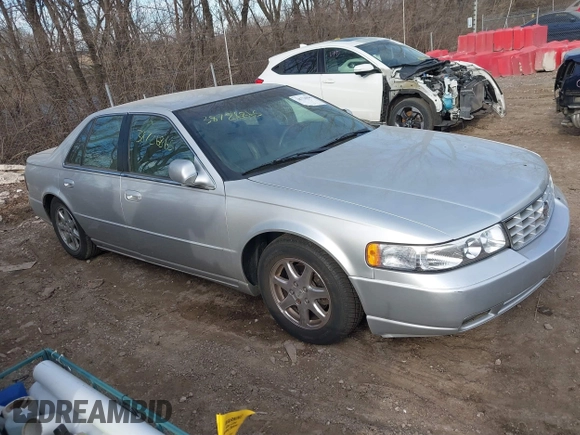 2002 Cadillac Seville Touring STS z VIN 1G6KY54902U102873, wystawiony jako IAAI lot #39710788 z przebiegiem 120 116 mil mil oraz . Historia ofert i sprzedaży dostępna na DreamBid. Obrazek 1.