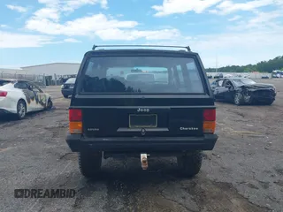 1987 Jeep Cherokee with VIN 1JCMR7819HT174249, listed as a IAAI auction lot 42458110 with 157,683 mi miles and . Bid and sale history available at DreamBid. Image 16.