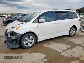 2018 Toyota Sienna XLE Auto Access Seat z VIN 5TDYZ3DC8JS954217, wystawiony jako Copart lot #56164075 z przebiegiem 63 290 mil mil oraz Czysty tytuł • Clean title. Historia ofert i sprzedaży dostępna na DreamBid. Obrazek 1.