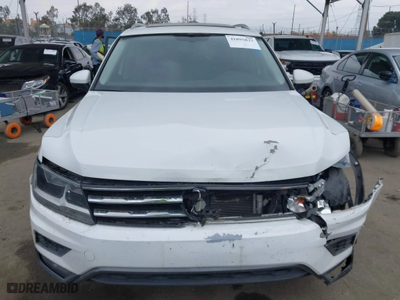 2018 Volkswagen Tiguan SEL with VIN 3VV3B7AX9JM090342, listed as a IAAI auction lot 41895823 with 98,400 mi miles. Bid and sale history available at carsss.com. Image 12.