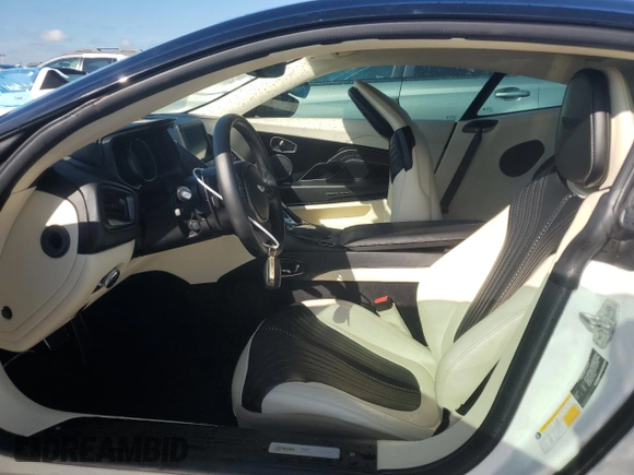2019 Aston Martin DB11 V8 z VIN SCFRMFAW0KGL05298, wystawiony jako Copart lot #73723684 z przebiegiem Nie podano mil oraz Nie do naprawy. Historia ofert i sprzedaży dostępna na DreamBid. Obrazek 7.