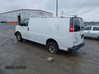 2007 Chevrolet Express Cargo Van with VIN 1GCGG25V271190835, listed as a IAAI auction lot 41763212 with 478,196 mi miles. Bid and sale history available at carsss.com. Image 3.