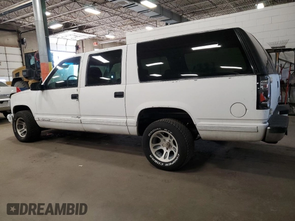 1998 Chevrolet Suburban with VIN 1GNEC16R3WJ314003, listed as a Copart auction lot 78271654 with 283,661 mi miles and Clean Title. Bid and sale history available at carsss.com. Image 2.