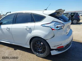 2015 Ford Focus ST with VIN 1FADP3L98FL292289, listed as a IAAI auction lot 41670338 with 100,742 mi miles. Bid and sale history available at carsss.com. Image 6.