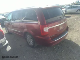 2015 Chrysler Town & Country Touring-L with VIN 2C4RC1CG4FR698916, listed as a IAAI auction lot 40517576 with 1 mi miles. Bid and sale history available at carsss.com. Image 3.