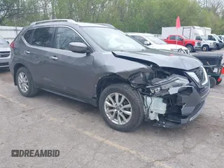 2020 Nissan Rogue SV z VIN KNMAT2MV5LP505962, wystawiony jako IAAI lot #42161678 z przebiegiem 122 967 mil mil oraz . Historia ofert i sprzedaży dostępna na DreamBid. Obrazek 1.