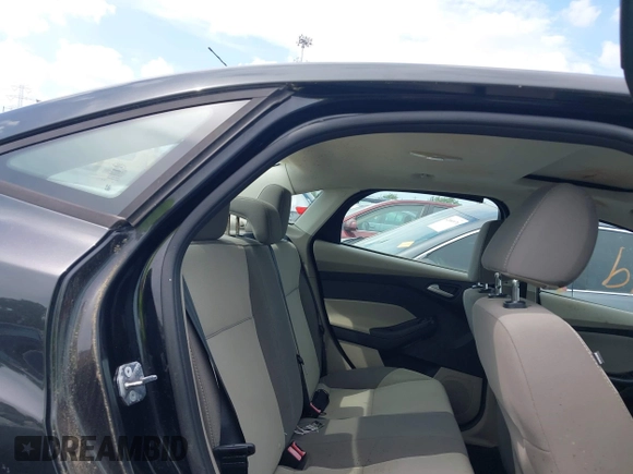2013 Ford Focus SE z VIN 1FADP3F27DL183754, wystawiony jako IAAI lot #42677654 z przebiegiem 117 966 mil mil oraz . Historia ofert i sprzedaży dostępna na DreamBid. Obrazek 8.