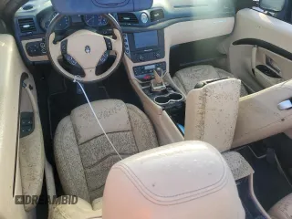 2015 Maserati GranTurismo Sport z VIN ZAM45MMA7F0127538, wystawiony jako Copart lot #75061384 z przebiegiem Nie podano mil oraz Nie do naprawy • Non repairable. Historia ofert i sprzedaży dostępna na DreamBid. Obrazek 8.