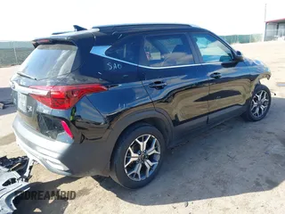 2021 Kia Seltos EX z VIN KNDERCAA6M7110505, wystawiony jako IAAI lot #41645002 z przebiegiem 45 403 mil mil oraz . Historia ofert i sprzedaży dostępna na DreamBid. Obrazek 4.