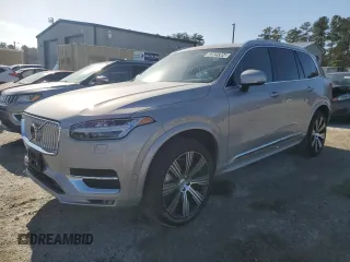2024 Volvo XC90 Plus Bright Theme z VIN YV4L12PE4R1236159, wystawiony jako Copart lot #83825304 z przebiegiem 3 341 mil mil oraz Czysty tytuł • Clean title. Historia ofert i sprzedaży dostępna na DreamBid. Obrazek 1.