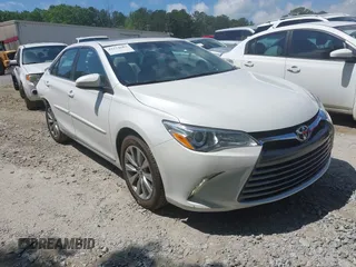 2017 Toyota Camry XLE z VIN 4T1BF1FK4HU676005, wystawiony jako IAAI lot #42274683 z przebiegiem 93 881 mil mil oraz . Historia ofert i sprzedaży dostępna na DreamBid. Obrazek 1.