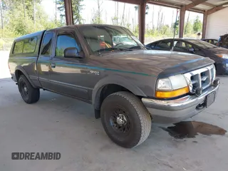 1998 Ford Ranger XL z VIN 1FTZR15X3WPA13348, wystawiony jako IAAI lot #42374950 z przebiegiem 239 535 mil mil oraz . Historia ofert i sprzedaży dostępna na DreamBid. Obrazek 1.