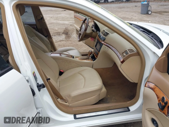 2009 Mercedes-Benz E Luxury 3.5L with VIN WDBUF87X59B426574, listed as a IAAI auction lot 42071063 with 135,622 mi miles. Bid and sale history available at carsss.com. Image 5.