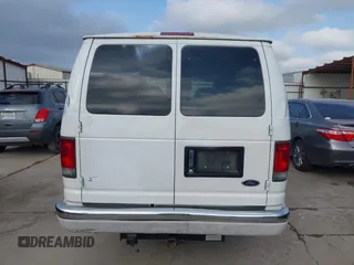 2003 Ford Econoline Passenger XL with VIN 1FDSS31L13HB83911, listed as a IAAI auction lot 42213376 with 236,989 mi miles. Bid and sale history available at carsss.com. Image 16.