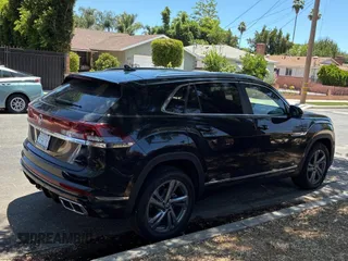 2024 Volkswagen Atlas SEL R-Line with VIN 1V2AE2CA3RC239395, listed as a Copart auction lot 64673685 with 1,724 mi miles and Clean title. Bid and sale history available at DreamBid. Image 4.