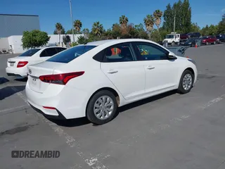 2021 Hyundai Accent SE z VIN 3KPC24A6XME153337, wystawiony jako IAAI lot #42344593 z przebiegiem 86 079 mil mil oraz . Historia ofert i sprzedaży dostępna na DreamBid. Obrazek 4.