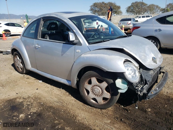 2000 Volkswagen New Beetle GLS with VIN 3VWCC21C1YM402124, listed as a Copart auction lot 49567824 with NaN miles and Salvage Title. Bid and sale history available at carsss.com. Image 4.
