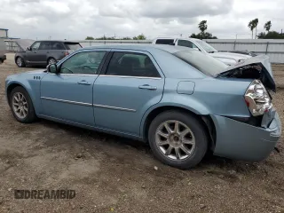 2008 Chrysler 300 Limited z VIN 2C3KA33G68H267705, wystawiony jako Copart lot #54414425 z przebiegiem 141 010 mil mil oraz Szkoda całkowita • Salvage title. Historia ofert i sprzedaży dostępna na DreamBid. Obrazek 2.