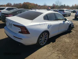 2021 Volvo S60 Momentum with VIN 7JRA22TK6MG102246, listed as a Copart auction lot 77527944 with 59,800 mi miles and Salvage Title. Bid and sale history available at carsss.com. Image 3.