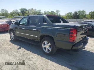 2013 Chevrolet Avalanche LTZ z VIN 3GNTKGE74DG217811, wystawiony jako Copart lot #53439525 z przebiegiem 233 296 mil mil oraz Czysty tytuł • Clean title. Historia ofert i sprzedaży dostępna na DreamBid. Obrazek 2.
