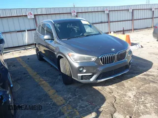 2017 BMW X1 sDrive28i z VIN WBXHU7C34HP925411, wystawiony jako IAAI lot #42182219 z przebiegiem 80 403 mil mil oraz . Historia ofert i sprzedaży dostępna na DreamBid. Obrazek 1.