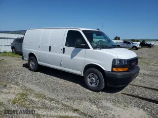 2019 GMC Savana Cargo Van with VIN 1GTW7AFG1K1246472, listed as a Copart auction lot 47945425 with 67,493 mi miles and Salvage Title. Bid and sale history available at carsss.com. Image 4.